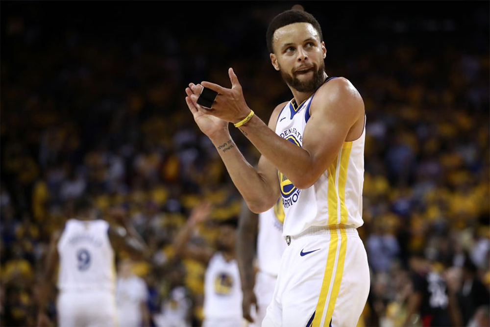 Dù thua trận tại Game 3, Stephen Curry vẫn cho thấy sự vĩ đại nhờ màn gánh team thần thánh